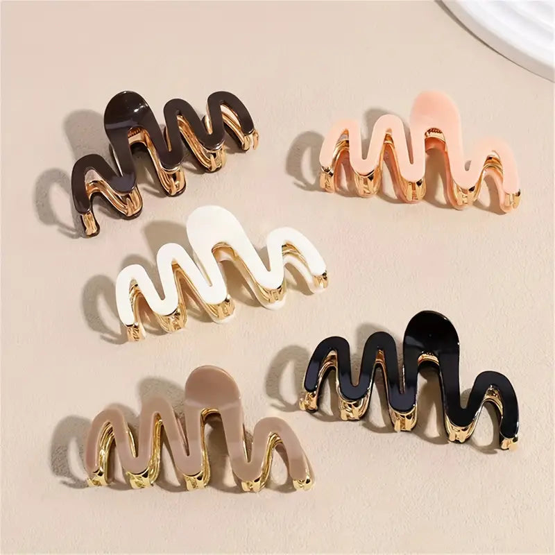 Wavy Hair Claw Clip – Black & Gold