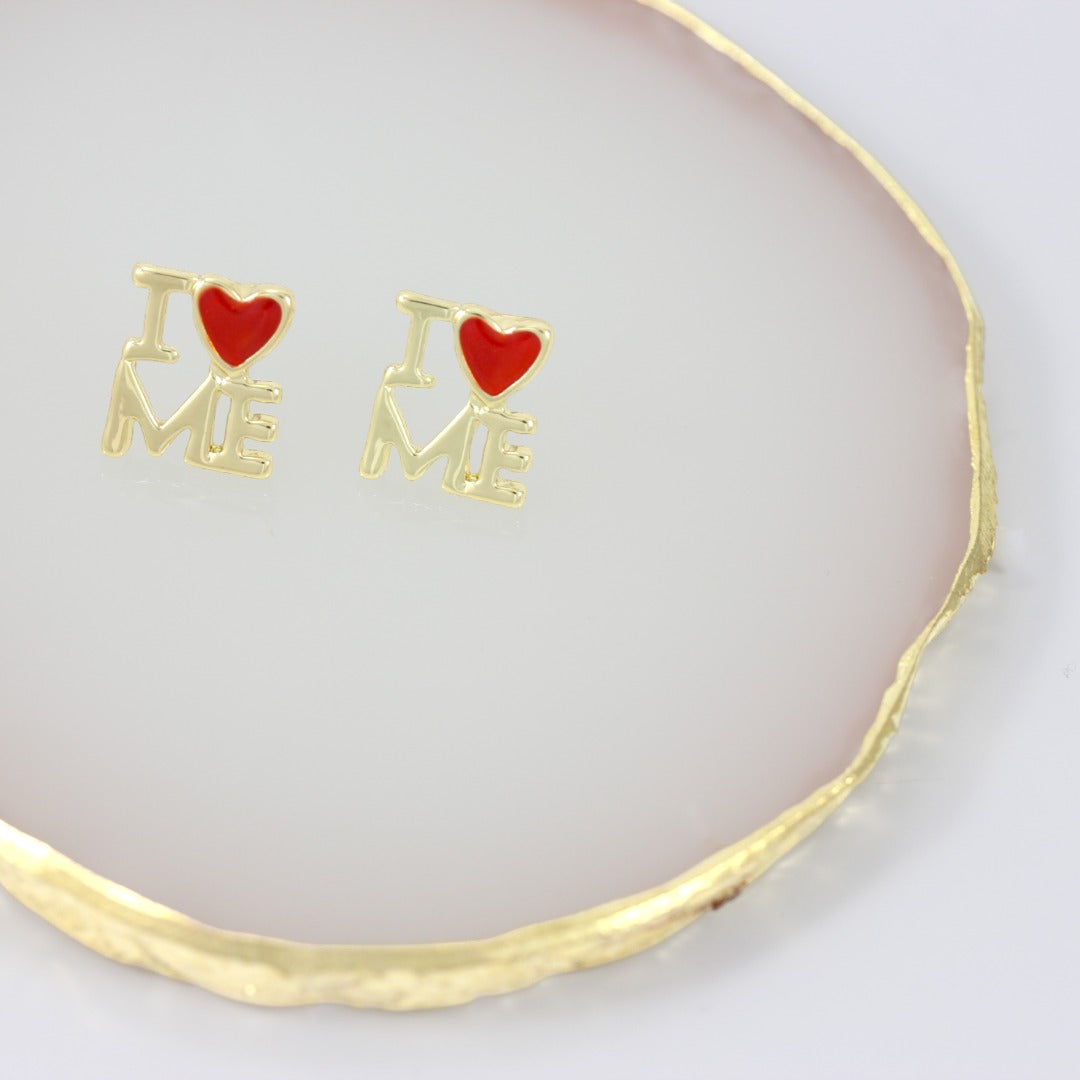 I Love Me - Pendientes chapados en oro auténtico con forma de corazón rojo