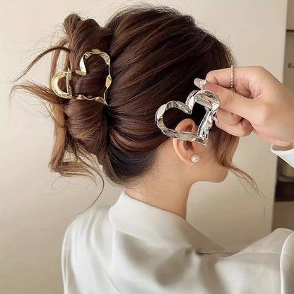 Pinza para el pelo de metal con forma de corazón
