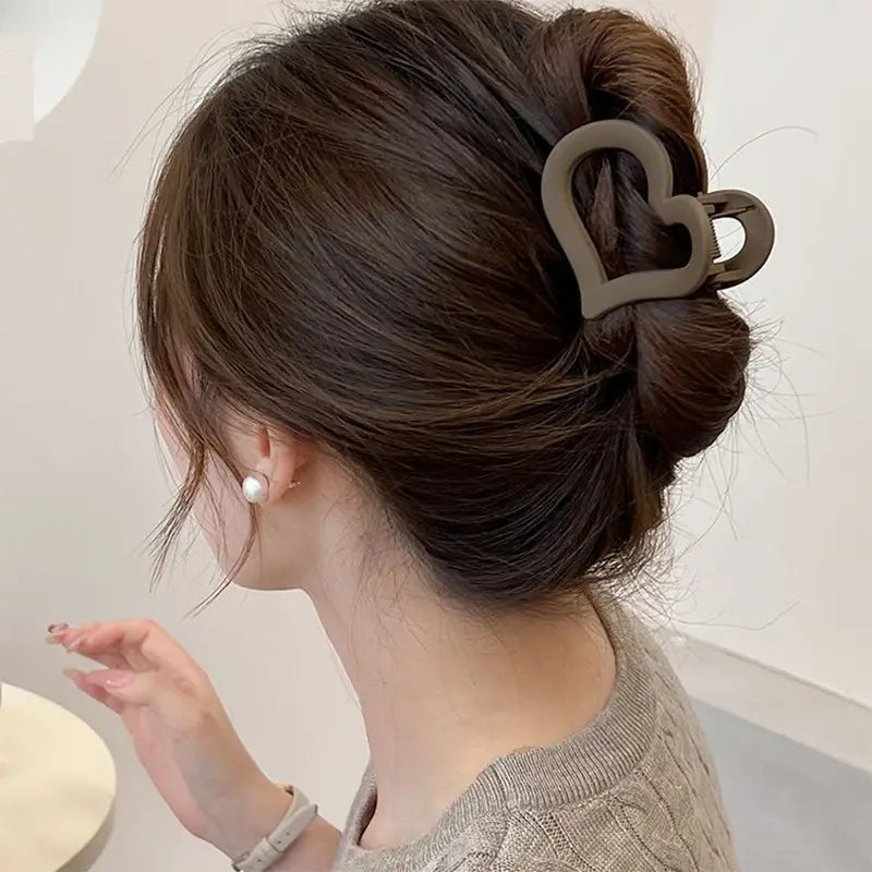 Pinza para el pelo hueca con forma de corazón de amor