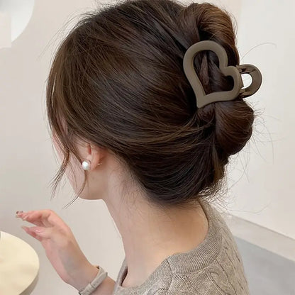 Pinza para el pelo hueca con forma de corazón de amor