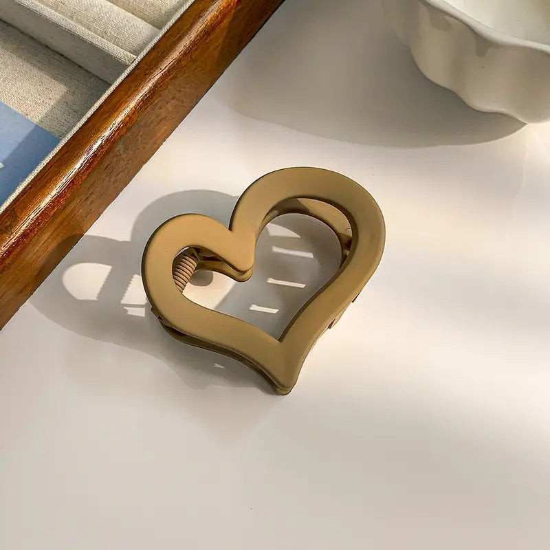 Pinza para el pelo hueca con forma de corazón de amor