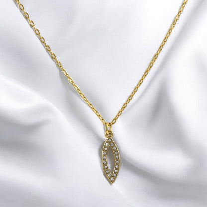Delicado collar relleno de oro de 18 quilates con dije pequeño