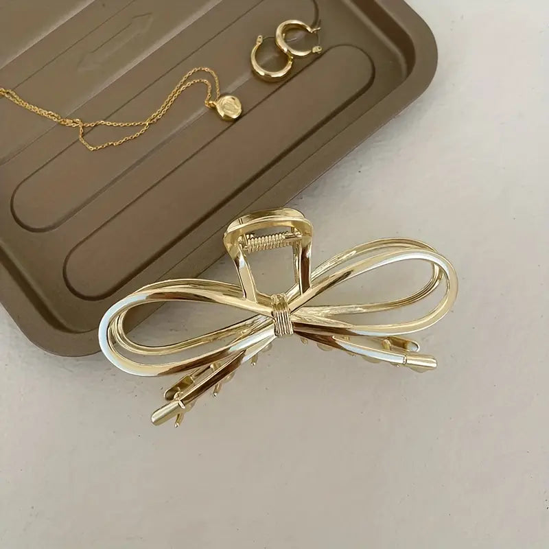 Pinza para el pelo con forma de metal dorado 