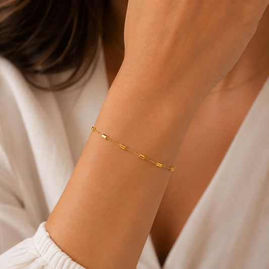 Pulsera elegante para mujer con rectángulos bañada en oro de 24 quilates