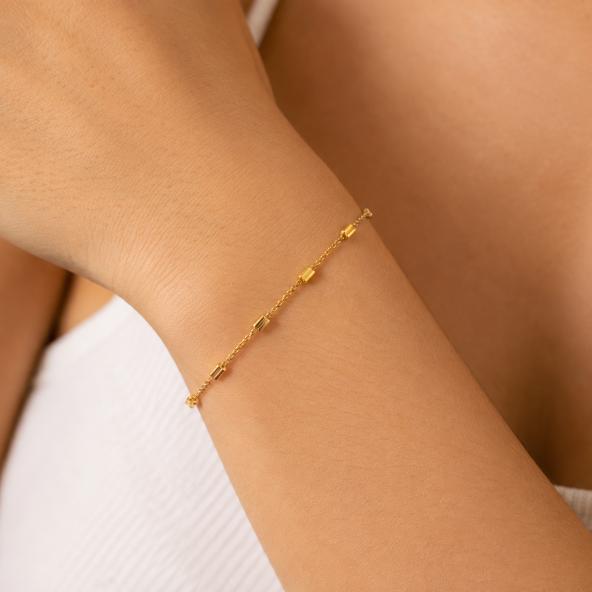 Pulsera elegante para mujer con rectángulos bañada en oro de 24 quilates