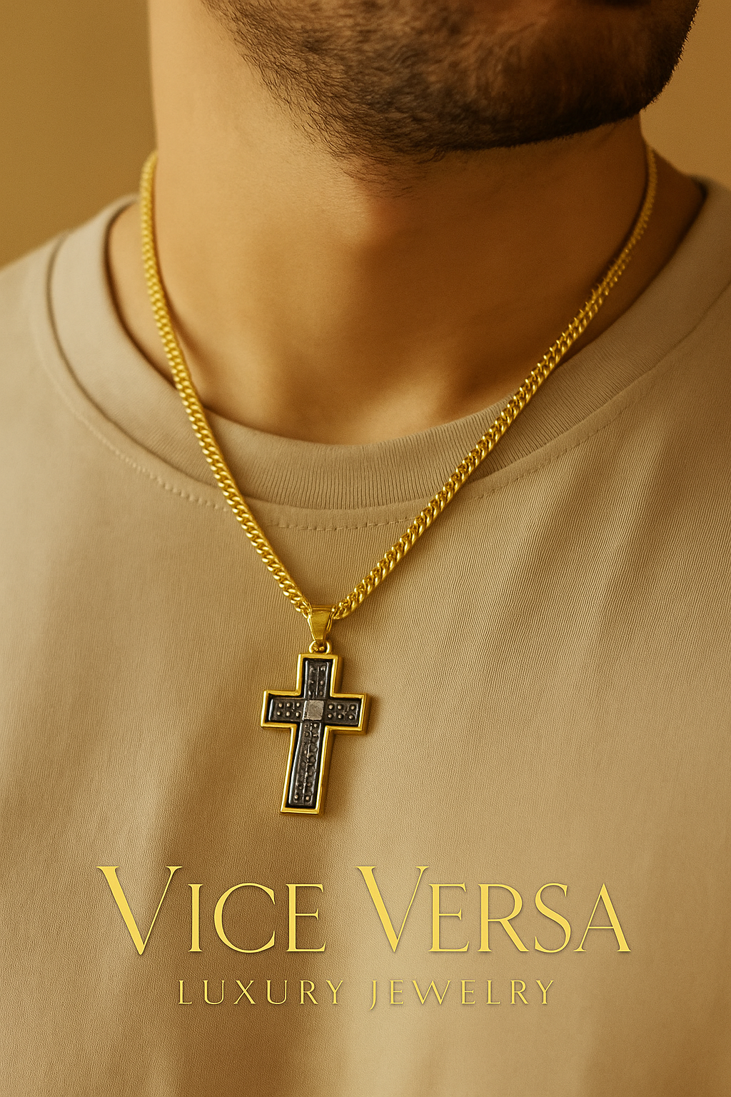 Collar de diseño fino de cruz de hombre de doble cara en oro y negro bañado en oro de 24 quilates