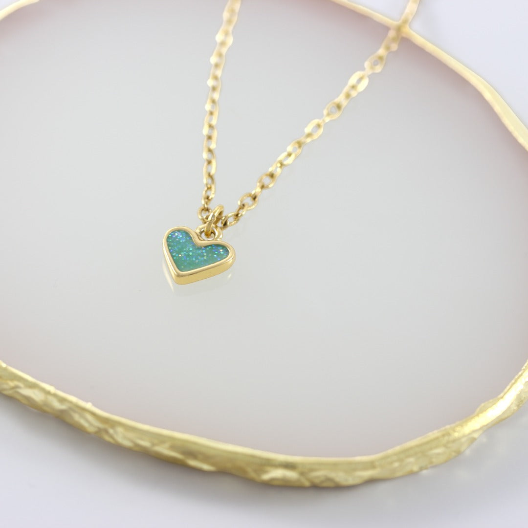 Collar de corazón azul hecho a mano