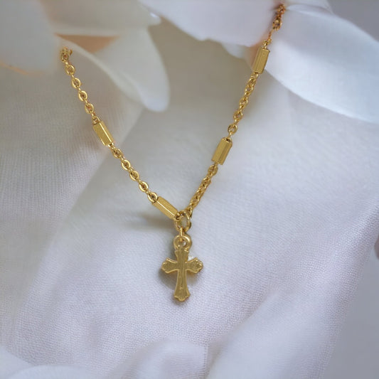 Pulsera de cruz de bebé hecha a mano bañada en oro