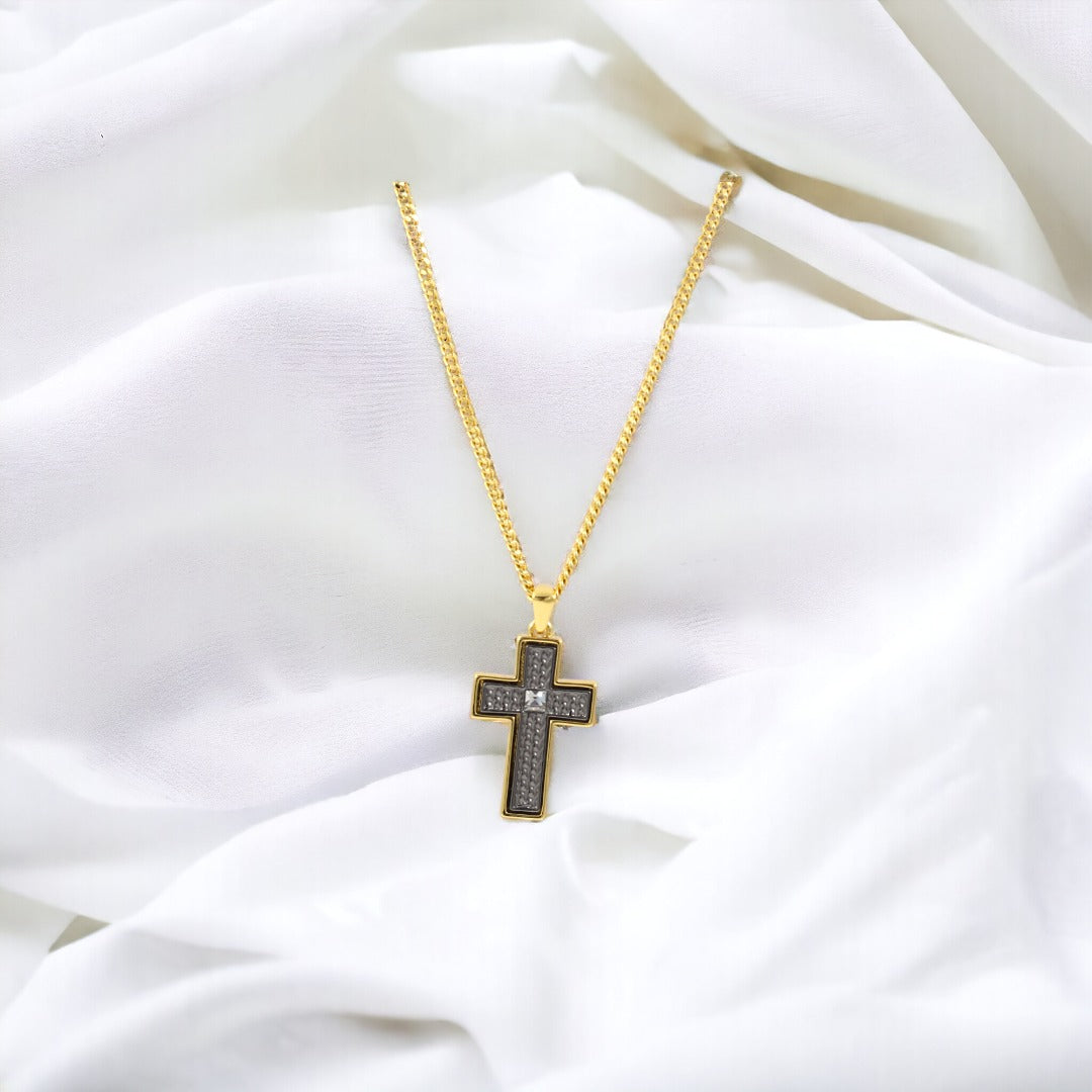 Collar de diseño fino de cruz de hombre de doble cara en oro y negro bañado en oro de 24 quilates