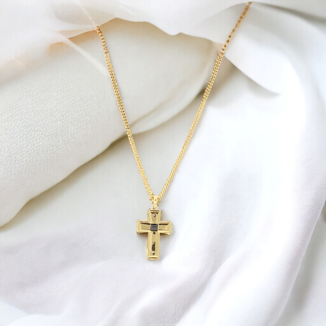 Collar de diseño fino de cruz de hombre de doble cara en oro y negro bañado en oro de 24 quilates
