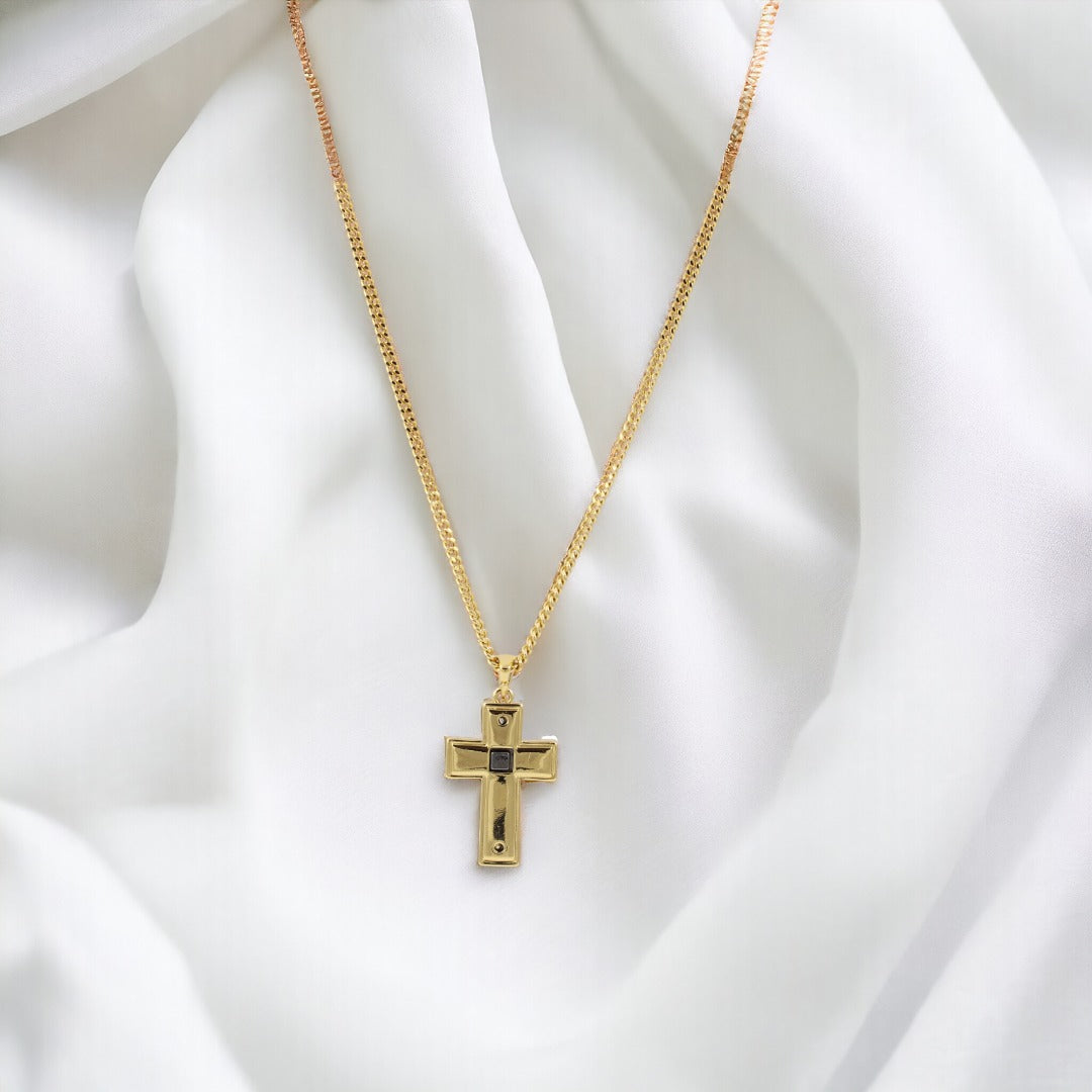Collar de diseño fino de cruz de hombre de doble cara en oro y negro bañado en oro de 24 quilates