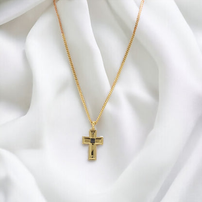 Collar de diseño fino de cruz de hombre de doble cara en oro y negro bañado en oro de 24 quilates