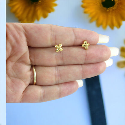 Pendientes de botón Estrellitas bañados en oro de 24 quilates
