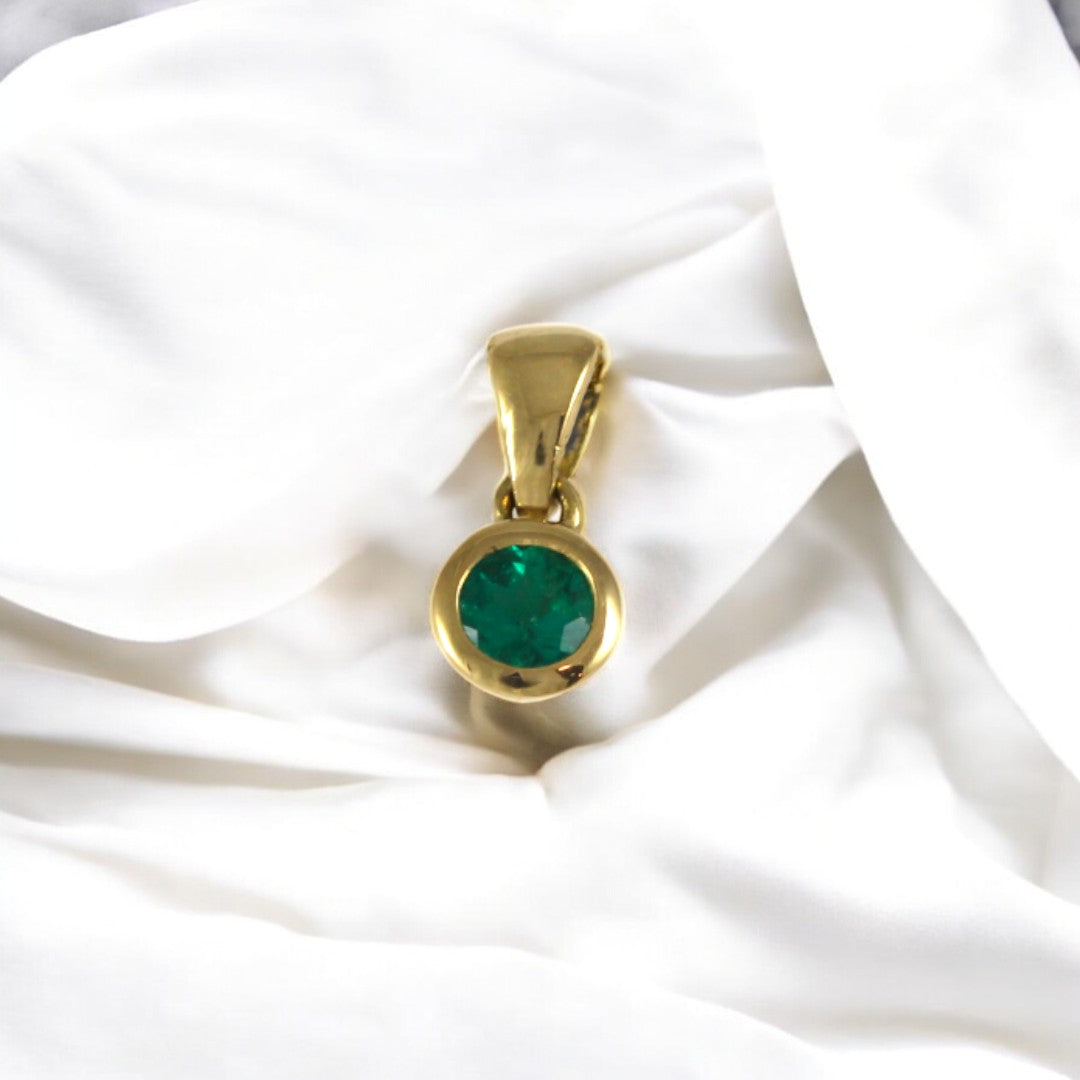 Round Colombian Emerald Pendant Necklace Solid Gold 18K Italian