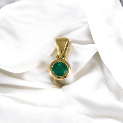 Round Colombian Emerald Pendant Necklace Solid Gold 18K Italian