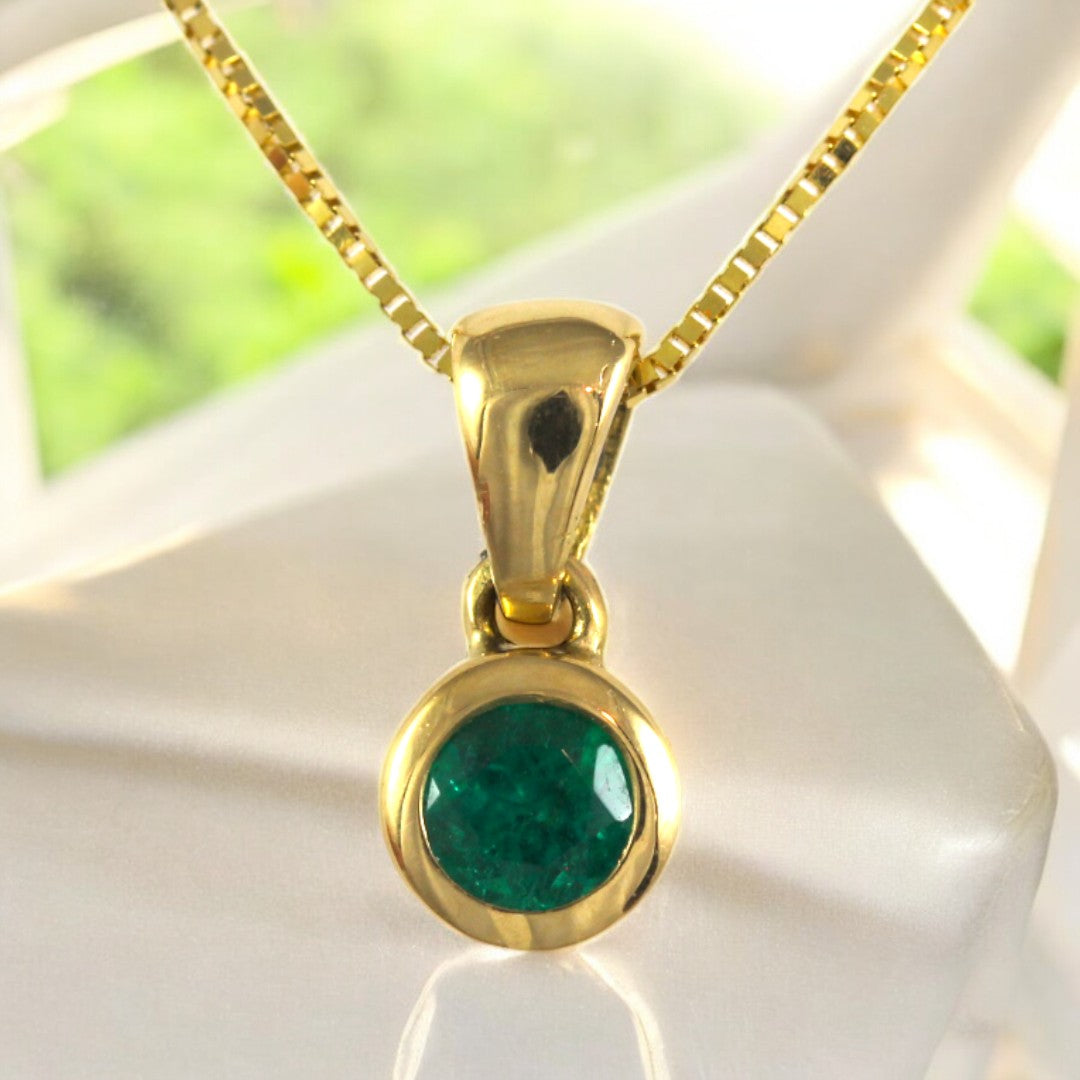 Round Colombian Emerald Pendant Necklace Solid Gold 18K Italian